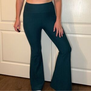 Beyond Yoga Spacedye High Waisted All Day Flare Pant. Deep Sea Heather, Size M